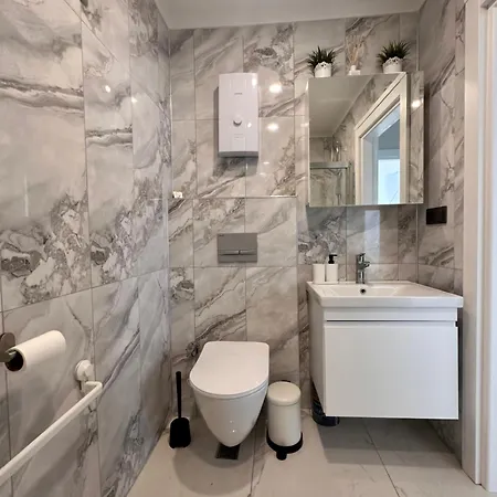 Cozy 2-bedroom Apartment, Cleopatra Beach,